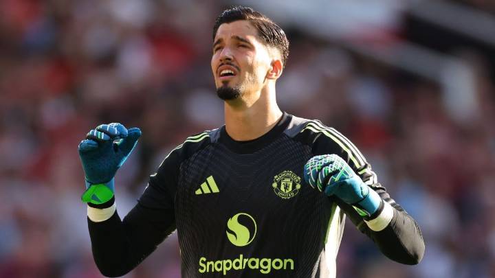 Amorim backs Bayindir after blunder in Manchester United loss