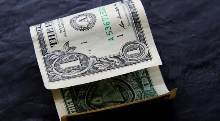 Dólar estable ante el peso en ventanillas este jueves; así cotizó hoy
