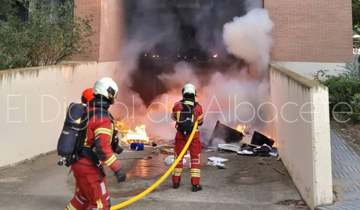 El gran trabajo de los bomberos de Albacete en el incendio: «hemos conseguido entrar y sacarlos por las escaleras”