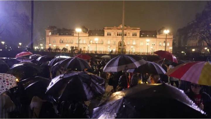 Arrancó la vigilia en Plaza de Mayo contra el veto de Javier Milei a la Ley de Discapacidad