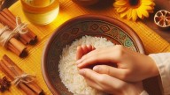 Paso a paso del ritual con arroz y tres monedas para cortar deudas y abrir camino a la prosperidad, que tenés que hacer antes de septiembre