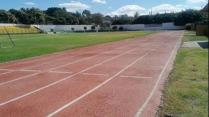 Pista dañada no detiene actividades en la Unidad Deportiva de Cuautla