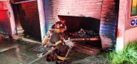 Bomberos controlan incendio en local comercial de Aguascalientes