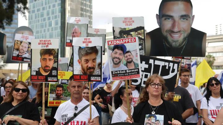 Familias de rehenes israelíes llaman a una huelga general en el país el 17 de agosto contra Netanyahu: "Basta, parad la guerra"