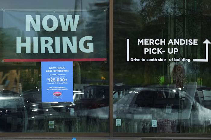 US applications for jobless benefits fell last week as layoffs remain low
