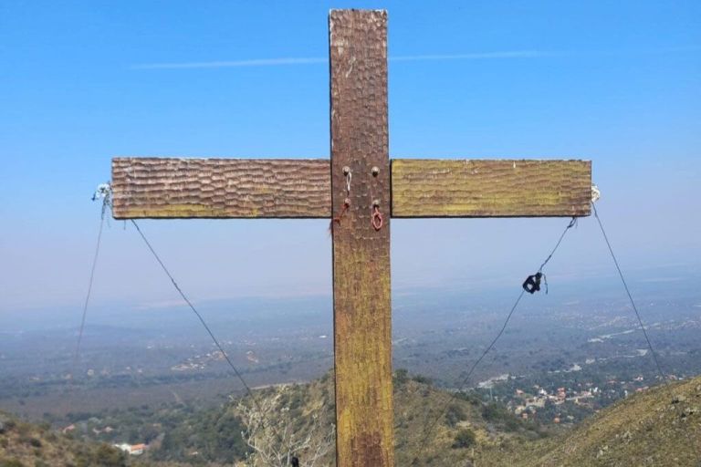El sábado colocarán la cruz de madera en Mogote Bayo