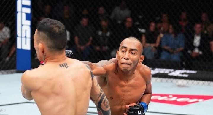 ‘El Gallo Negro’, Kevin Borjas, vuelve a la jaula del UFC en Shanghái: Día, hora y canal de la pelea El aguerrido peleador peruano Kevin Borgas regresa a la jaula del UFC en China. En esta nota te lo 