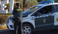 Detenido un hombre por amenazar con un hacha a varios guardias civiles en Roquetas de Mar
