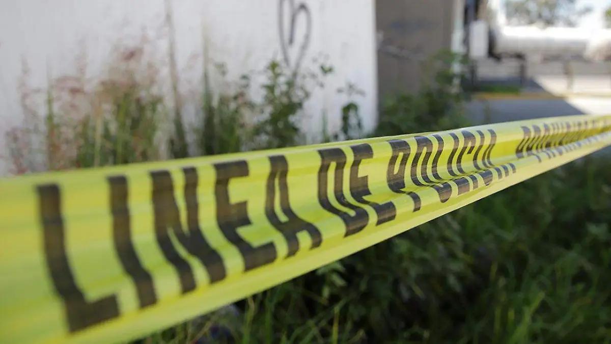 Se entera que su esposo murió y reclama el cuerpo, pero no tiene recursos