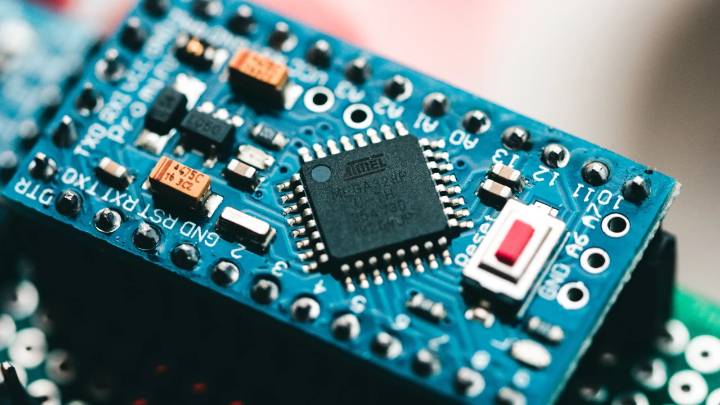 Estados Unidos incorpora rastreadores en envíos de chips de IA para detectar desvíos a China