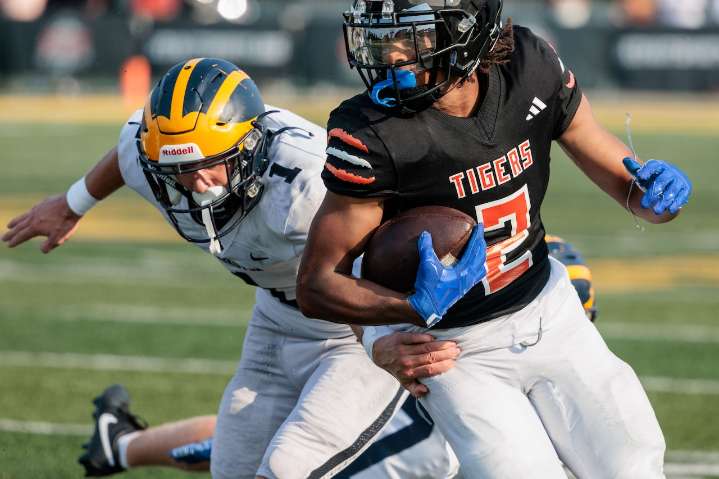 Belleville vs Clarkston: How to watch high school football live stream (8/28/2025)