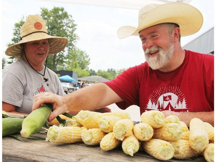 Cub Scouts shuck more than a tonne for Watford Cornfest