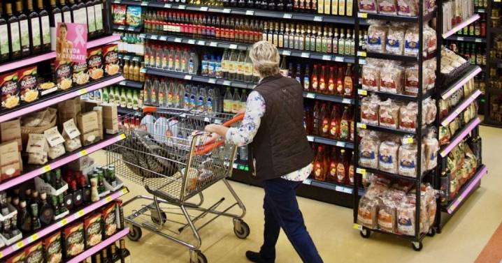 Los consumidores moderan sus compras y frenan el impulso de los supermercados