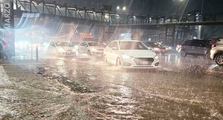 Fuerte lluvia en Querétaro deja dos muertos y zonas afectadas en la ciudad