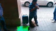 Cantante invidente denuncia abusos de Fiscalización en Celaya tras 15 años de trabajo en el centro