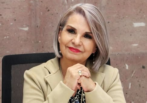 Rebeca Aladro busca revertir multa por imagen de menor