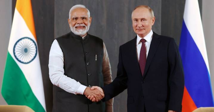 Conversa Modi con Putin en medio del pulso comercial con EUA por el petróleo ruso