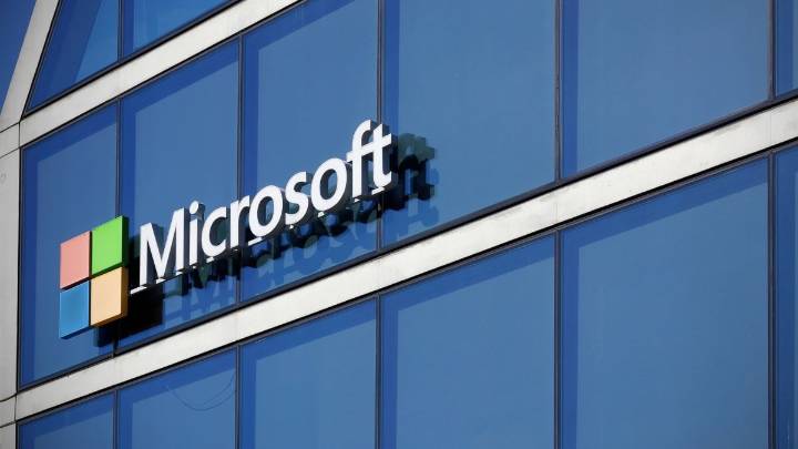 Microsoft Is Now Being Sued Over Sunsetting Windows 10