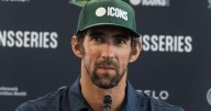 Michael Phelps gives Baltimore Ravens players swimming lessons