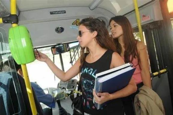 Docentes de San Martín y Junín piden boleto gratuito para viajar entre ambas ciudades