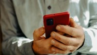 Hombre de 75 años pide el divorcio tras enamorarse de una IA