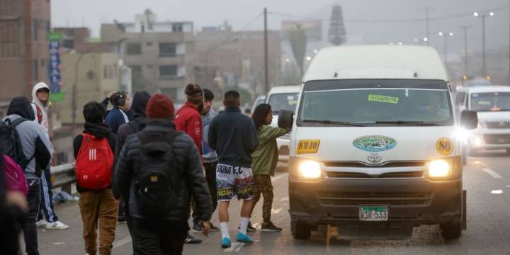 Así se desarrolla hoy el paro de transportistas en el Callao: pasajeros se quejan por alza de pasajes