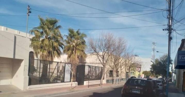 Escuela Albert Einstein: consideran endurecer el reclamo frente al silencio oficial