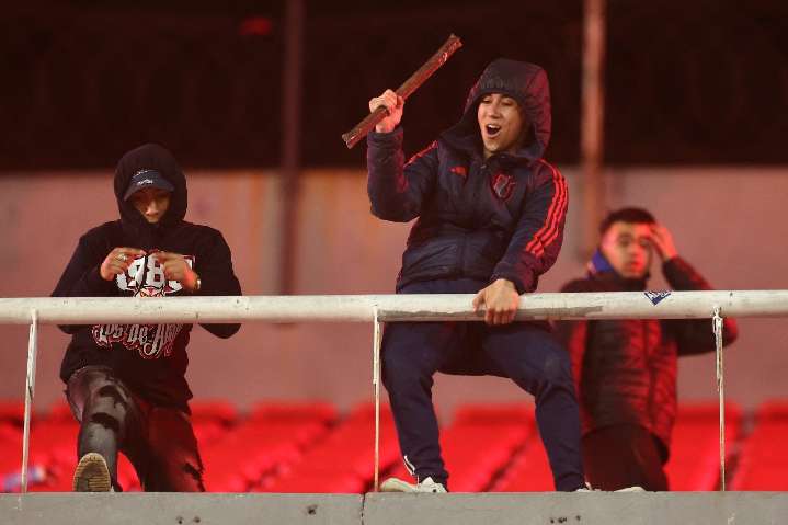Liberan a 104 hinchas de la U de Chile detenidos en Argentina