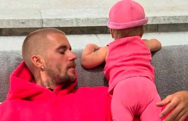 Celebran Justin y Hailey Bieber el primer año de su hijo