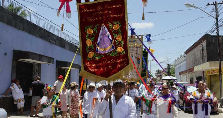 “Es parte de nuestra esencia”: Socios del gremio Coronación le rezan a la Virgen