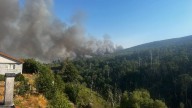 Carballeda de Avia revive la pesadilla del incendio mortal del 2017: «El mayor miedo es si alcanza los pueblos»