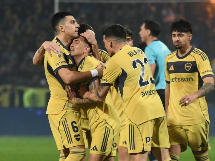 Alan Velasco también se descargó: se puso a llorar después de convertir su primer gol con la camiseta de Boca ante Ind. Rivadavia