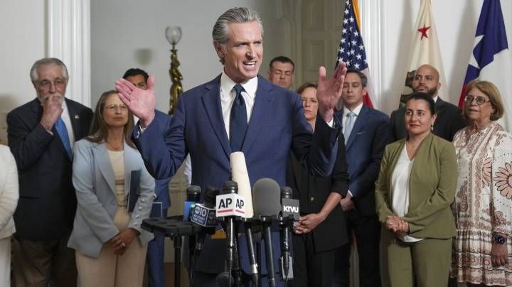 California's Newsom, Pelosi back Texas Democrats as GOP warns of more escalations over walkout