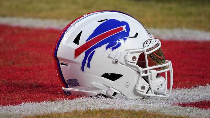 Bills sign K Caden Davis