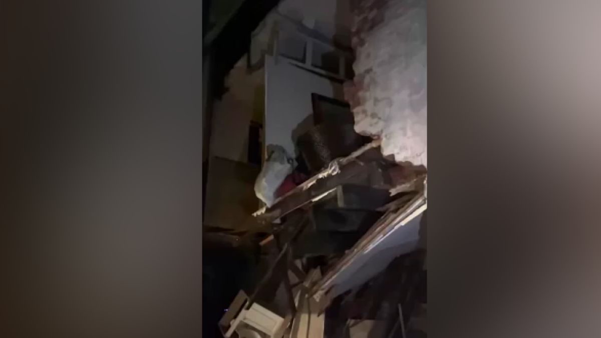Philadelphia home collapses overnight, neighbors evacuate