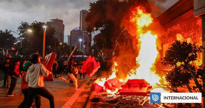 Indonesia revoca privilegios a sus diputados tras protestas marcadas por la violencia