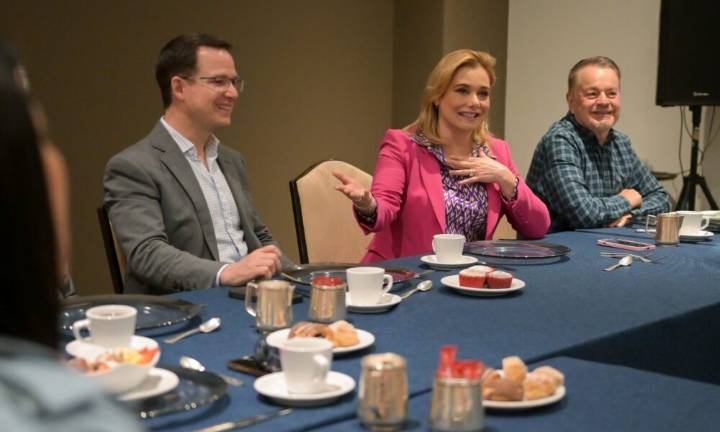 Maru Campos se reúne con senadores del PAN