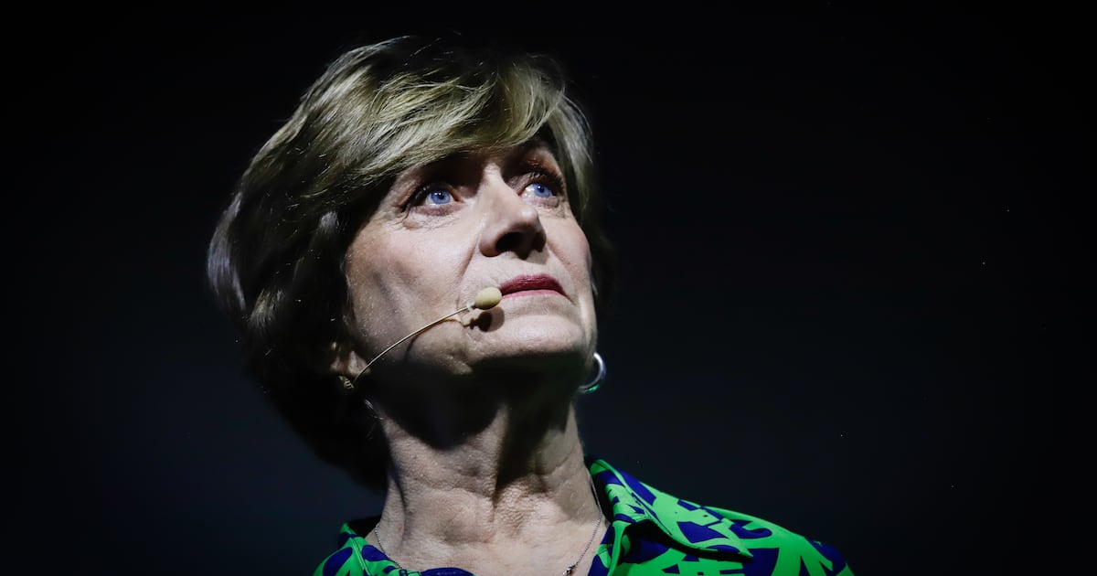 “Violencia en colegios es inaceptable”: Matthei busca reunirse con alcaldes de liceos emblemáticos para proponer soluciones