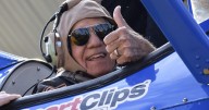Veterans give 'thumbs up' for ride Sunday in an open