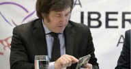 En medio del escándalo, Milei compartió un comunicado de la droguería sospechada por coimas