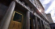 Gobierno de Milei paga hasta 75% de tasa y renueva vencimientos en licitación clave