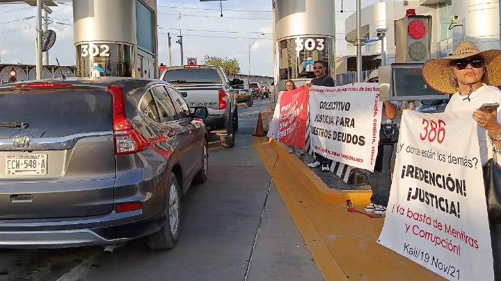 Protesta colectivo “Justicia para nuestros deudos” en puente internacional Zaragoza