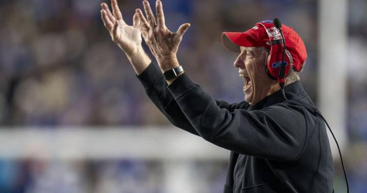 Houston coach Willie Fritz revamps offense with new coordinator and QB