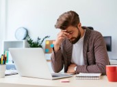 Talento ejecutivo en movimiento: sueldos que incomodan y empujan al cambio, pero baja el deseo de emigrar al exterior