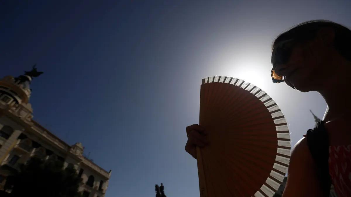 Hasta cuándo durará la ola de calor: casi toda España sigue en alerta máxima, con estas zonas en aviso por hasta 42 grados