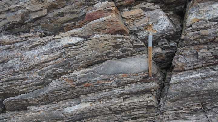 How old is the earliest trace of life on Earth?