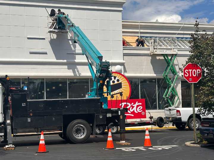 Final touches applied before opening of new Staten Island ShopRite