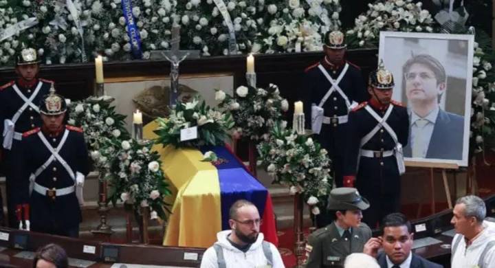 Fiscalía pedirá declarar el asesinato de Miguel Uribe Turbay como crimen de lesa humanidad Esto asegura que la investigación no prescriba y se mantenga activa hasta esclarecer responsabilidades.