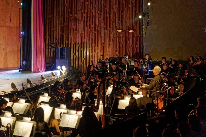 Enrique Abraham Vélez Godoy dirige La Bohème: La Filarmónica de las Artes presenta el clásico de Puccini
