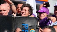 Tras la polémica por los audios la imagen positiva de Milei cayó tres puntos